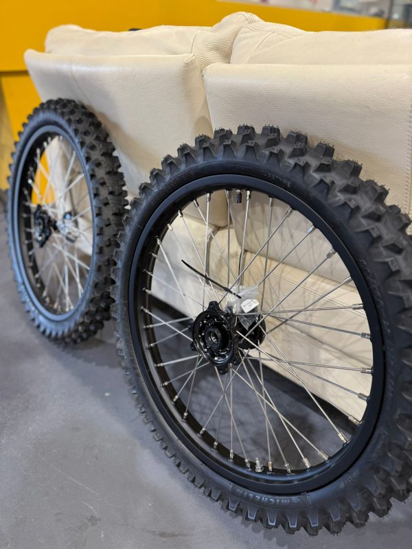 Ultra Bee 21" Complete Wheel